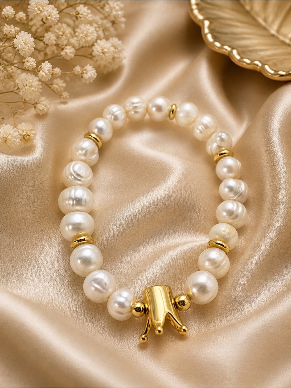 Cultured Pearl Bracelet with Gold Crown Clasp